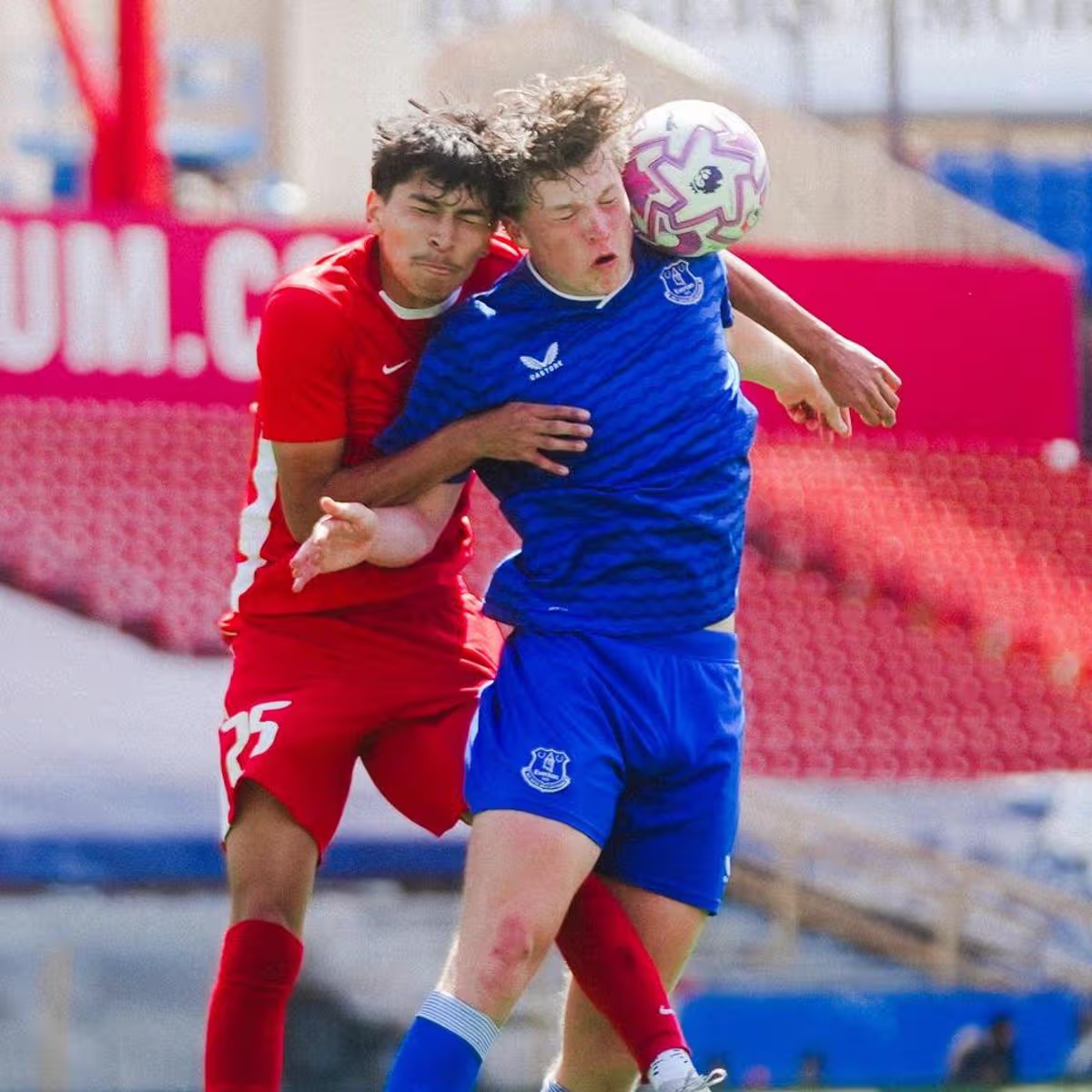 利物浦旧将 库伊特的儿子破门得分，帮助埃弗顿学院拿下达拉斯杯冠军。而在希尔迪金森