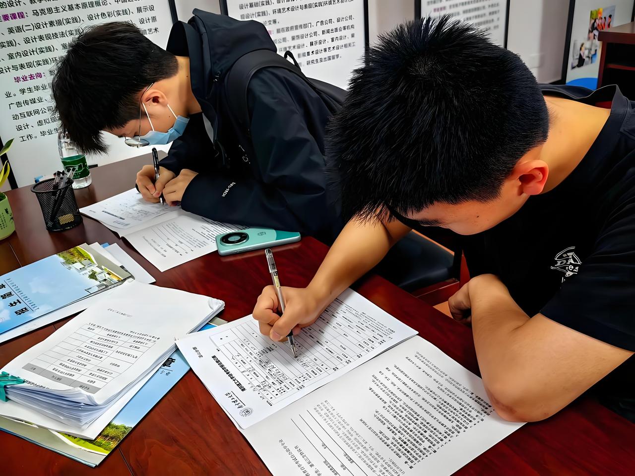 急哭！高三孩子数学成绩低，这些实在办法亲测有用✅
作为高三家长，最揪心的莫过于孩