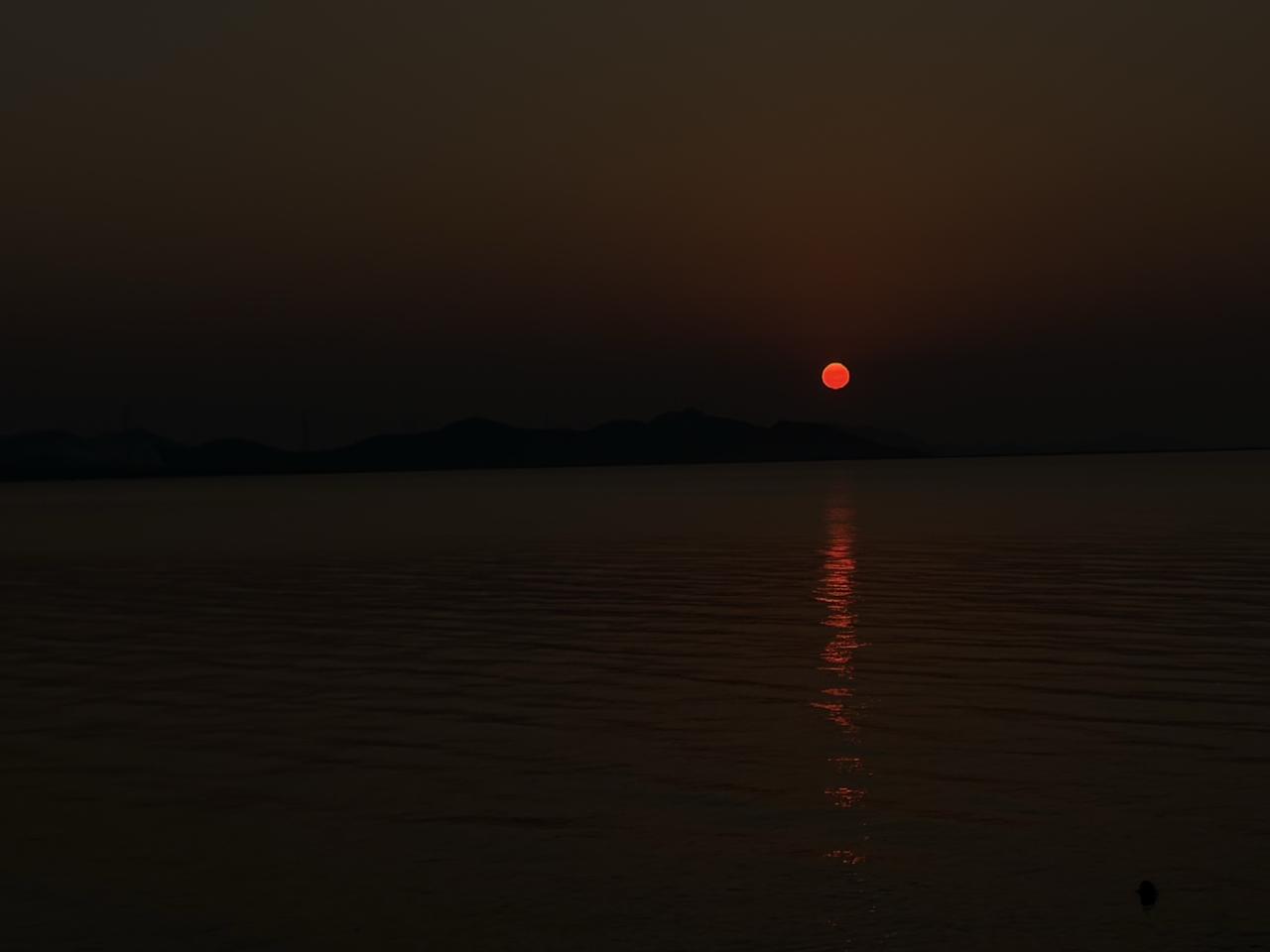 人工智能板块到底都有哪些股票？股份分类。

AI板块按产业链分算力基础设施、模型