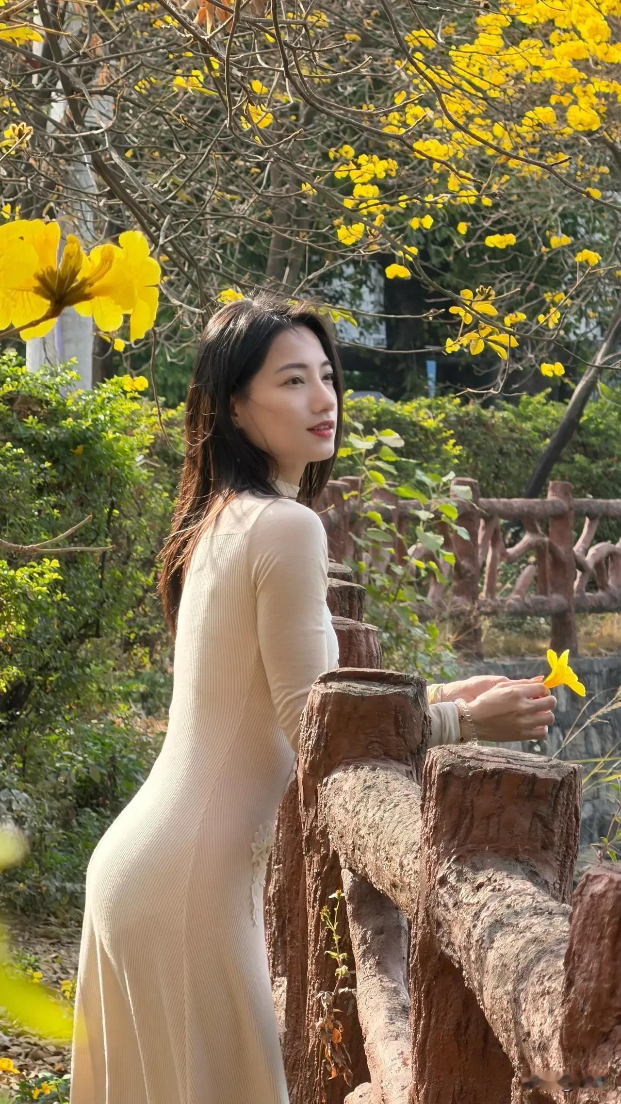 风不摇铃，
花自叮咛🌼
女生瘦一点好还是微胖好 怎样穿搭能显示出温柔的女生气质