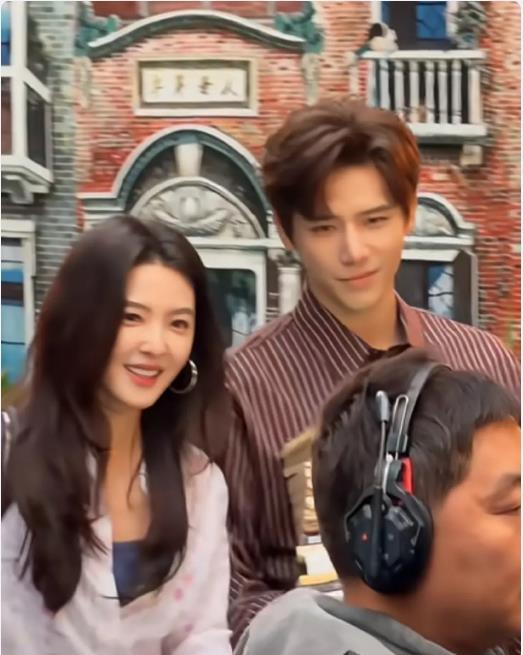 王安宇章若楠新剧官宣节奏 章若楠王安宇主演新剧《想把你和时间藏起来》明日正式要官