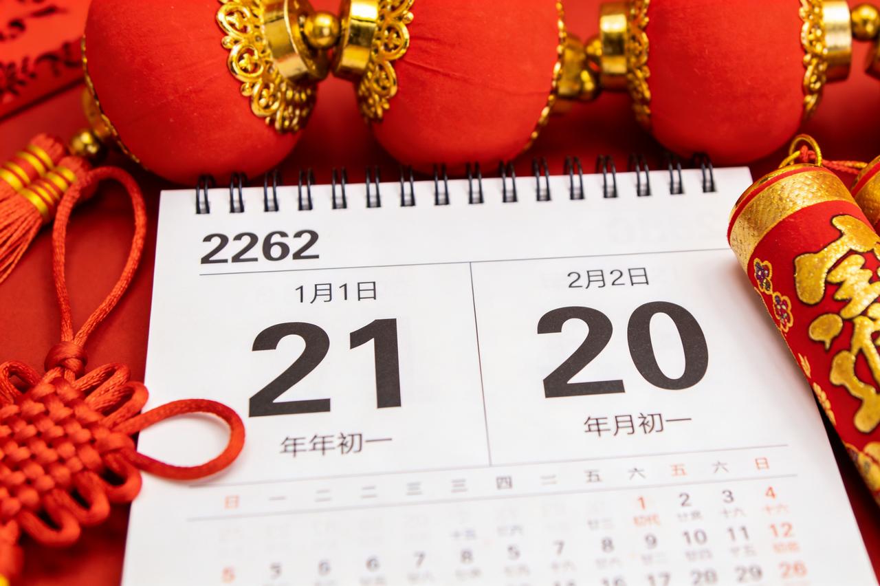 2262年两个春节只放一天假
 
2262年将上演罕见历法奇观——因农历闰正月，