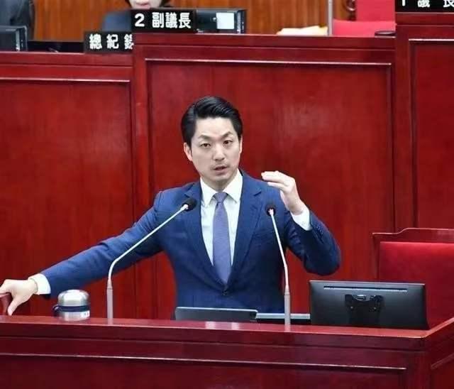 记者问蒋万安：你是台湾人还是中国人？蒋万安的回答出乎预料。他说：我是台湾人，是台