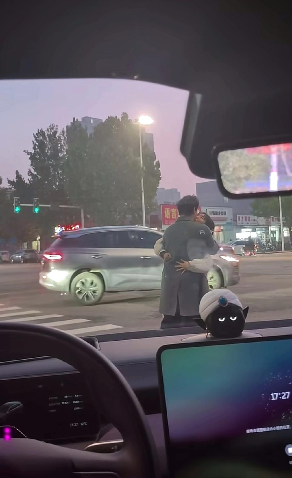 这就是我晚睡觉的惩罚吗[捂脸]