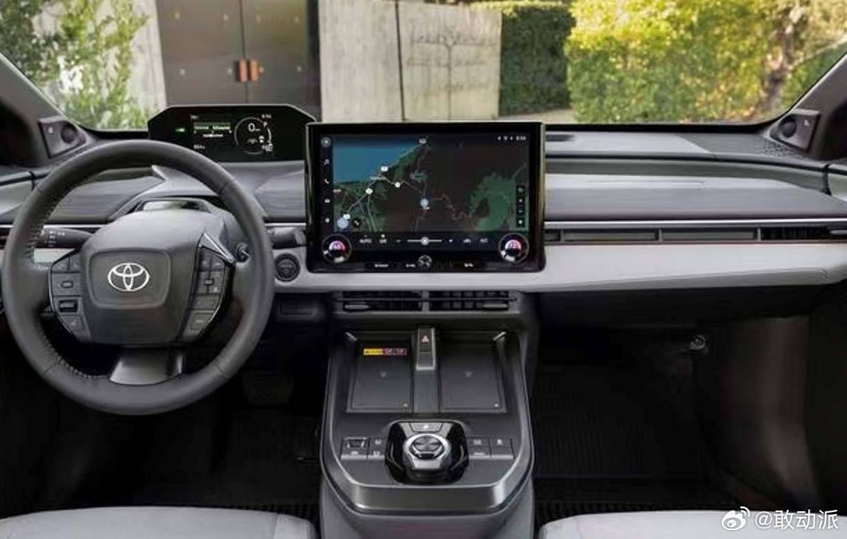 丰田正式发布全新一代C-HR EV官图，新车基于e-TNGA 2.0平台打造，在