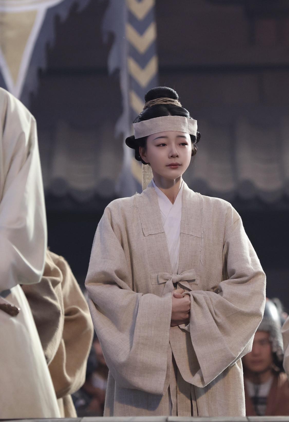 孙太真离世都在比较阿平和阿俊谁更伤心，却没人看到钱瑛虽然没有流泪，眼睛已经哭肿了