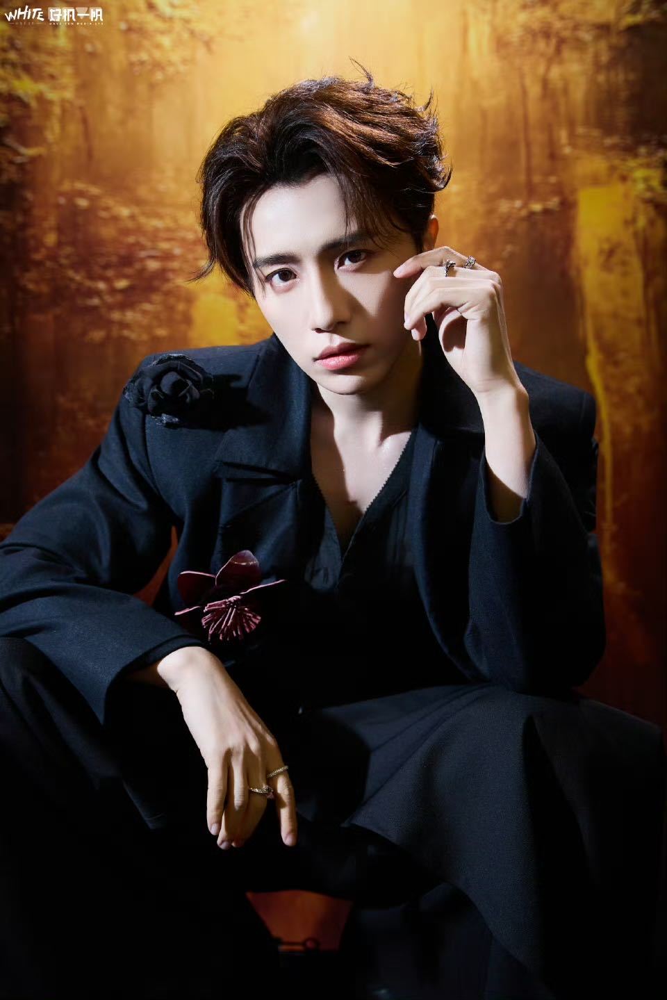 伯远演唱会再跳我们一起闯 北京站演唱会复刻创造营主题曲[Wow]动作力度和表情管