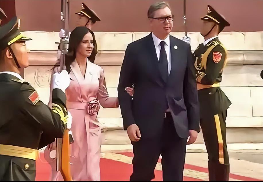 就在整个西方世界都以为塞尔维亚即将弹尽粮绝、乖乖举起白旗的时候，一向愁眉不展的武
