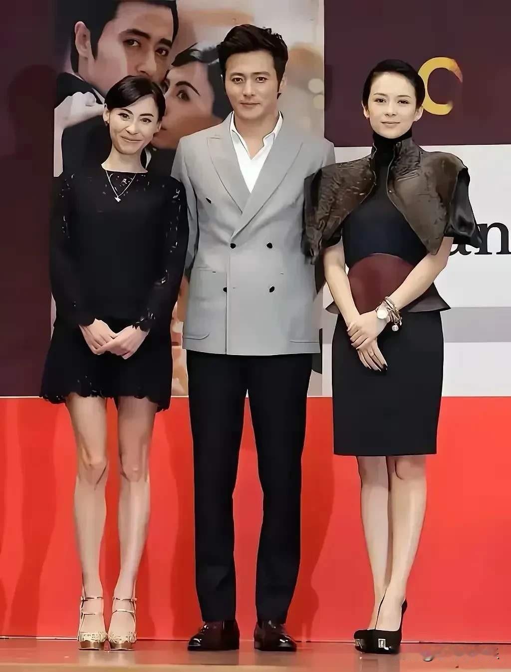 他是谁？站在两个大美女中间，看上去个子比谢霆锋高，但没有谢霆锋帅气。[灵光一闪]