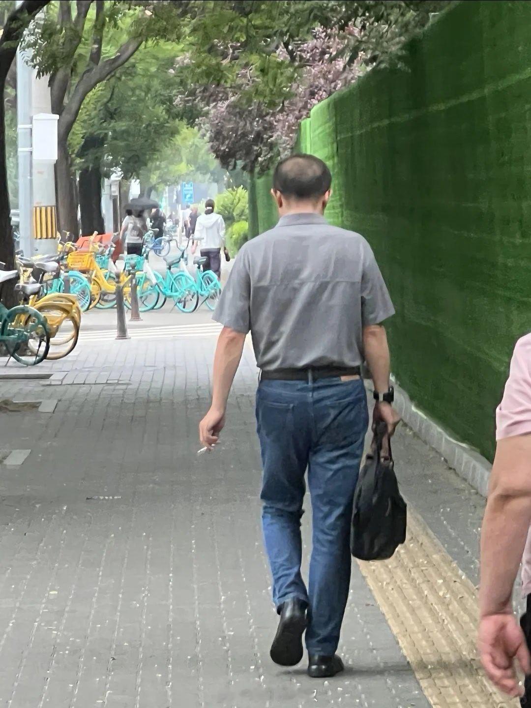 喜欢秃头大叔的我