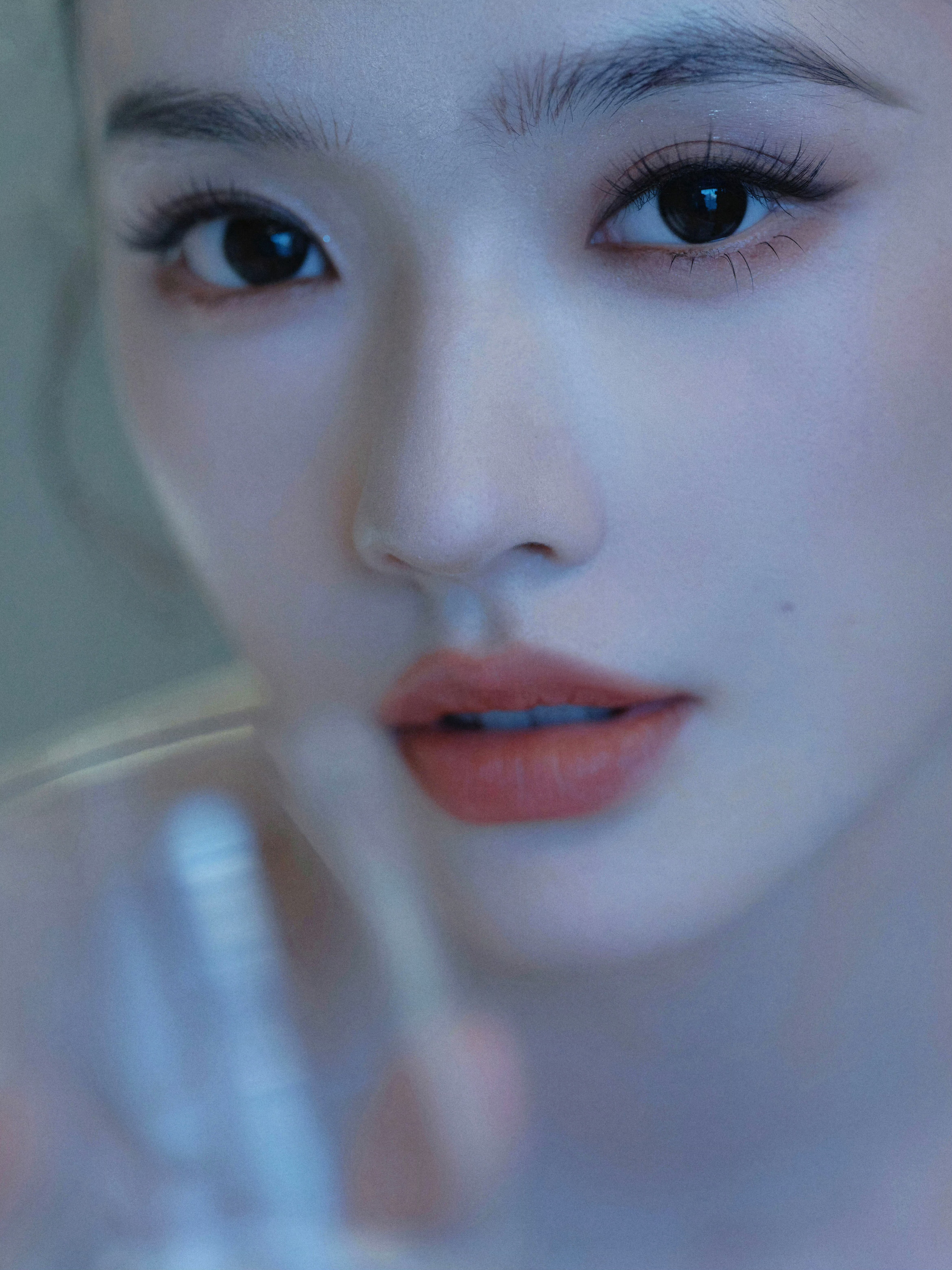 林允就这样盯着你看要到脸上嘛