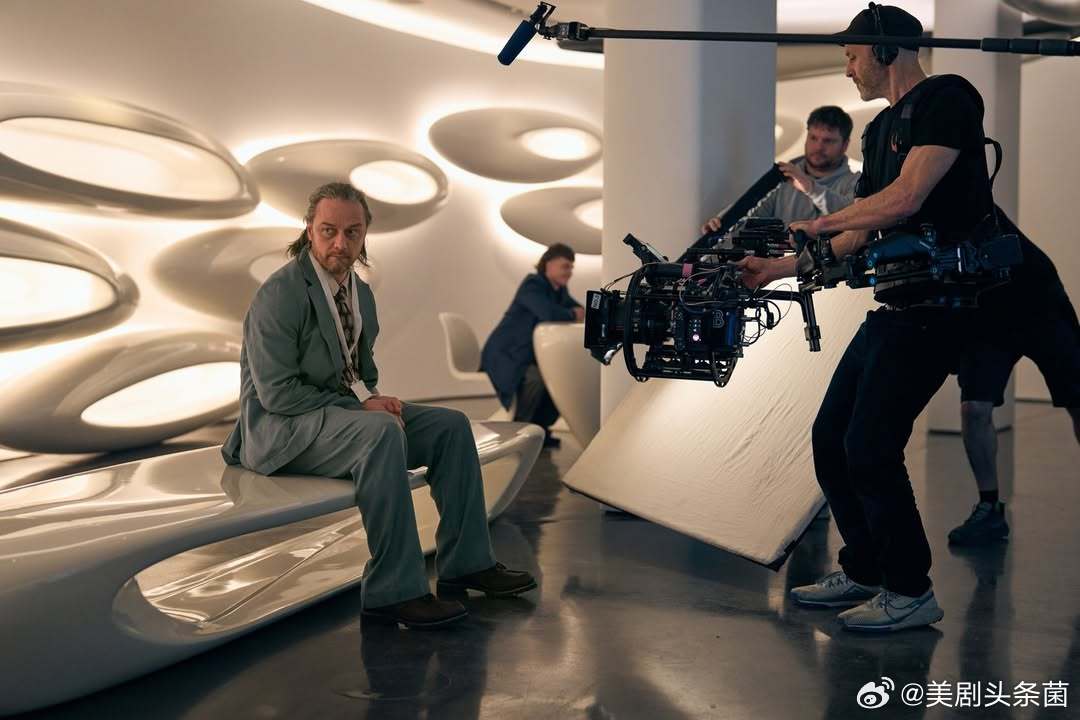 【詹一美新剧首曝剧照】Sky电视台发布新剧《与此同时》（Meantime）首张剧