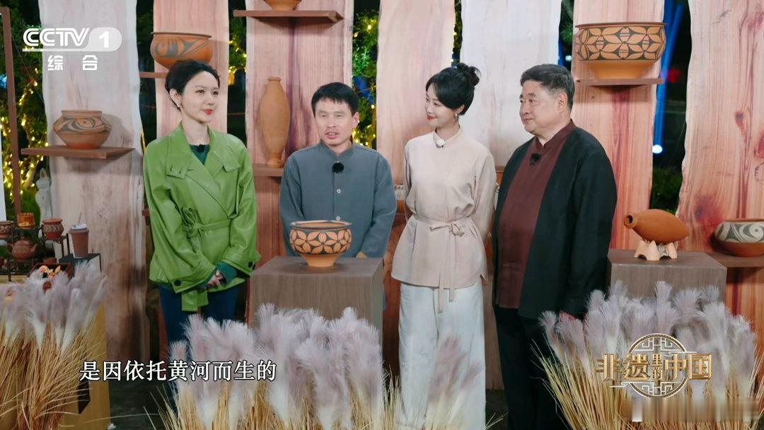 老祖宗怎么可以聪明成这样几千年前的陶瓶喝完水自动下班 仰韶人用花瓣纹讲团结、用尖