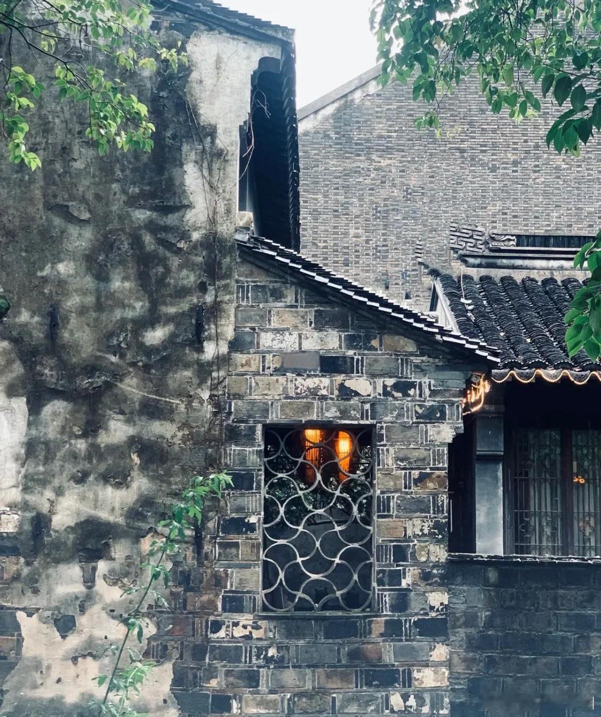 心里话         真心待人不一定换来他人的真心，但决不能因此而放弃自己的本