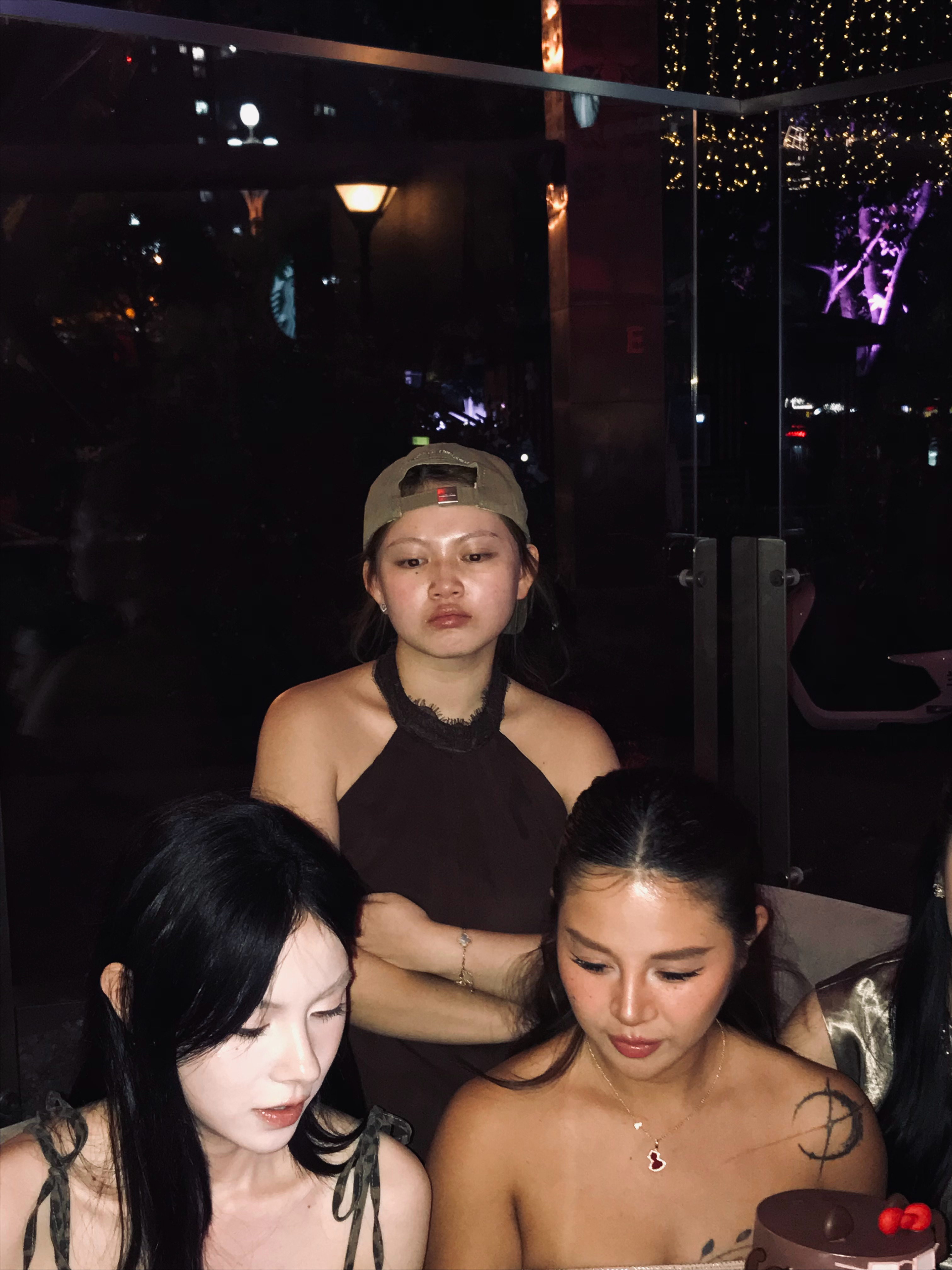 下次化妆可不可以通知一声？ ​​​