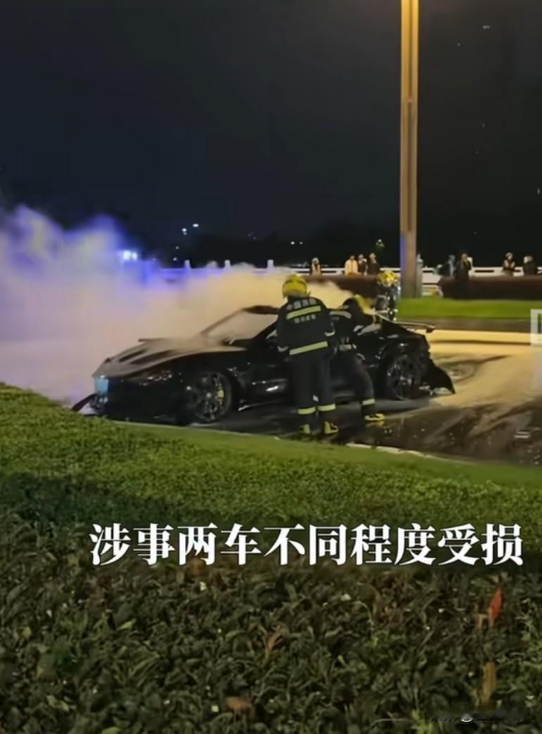 警情通报来了: 成都一车辆凌晨撞车起火，31岁司机涉嫌酒驾，事故造成司机死亡
拐