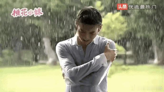小时候看的津津有味，现在再看...简直尬死了 ​​​