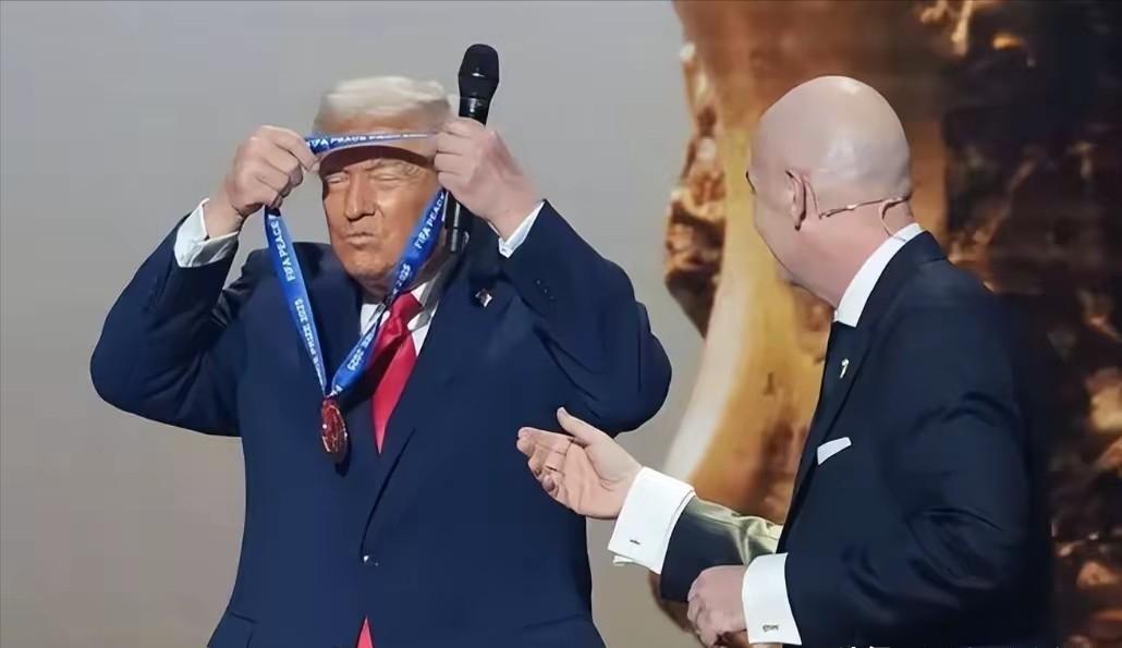 太离谱了！从来没见过这么荒唐的世界杯操作！体育本该纯粹公平，结果大赛还没开幕，就