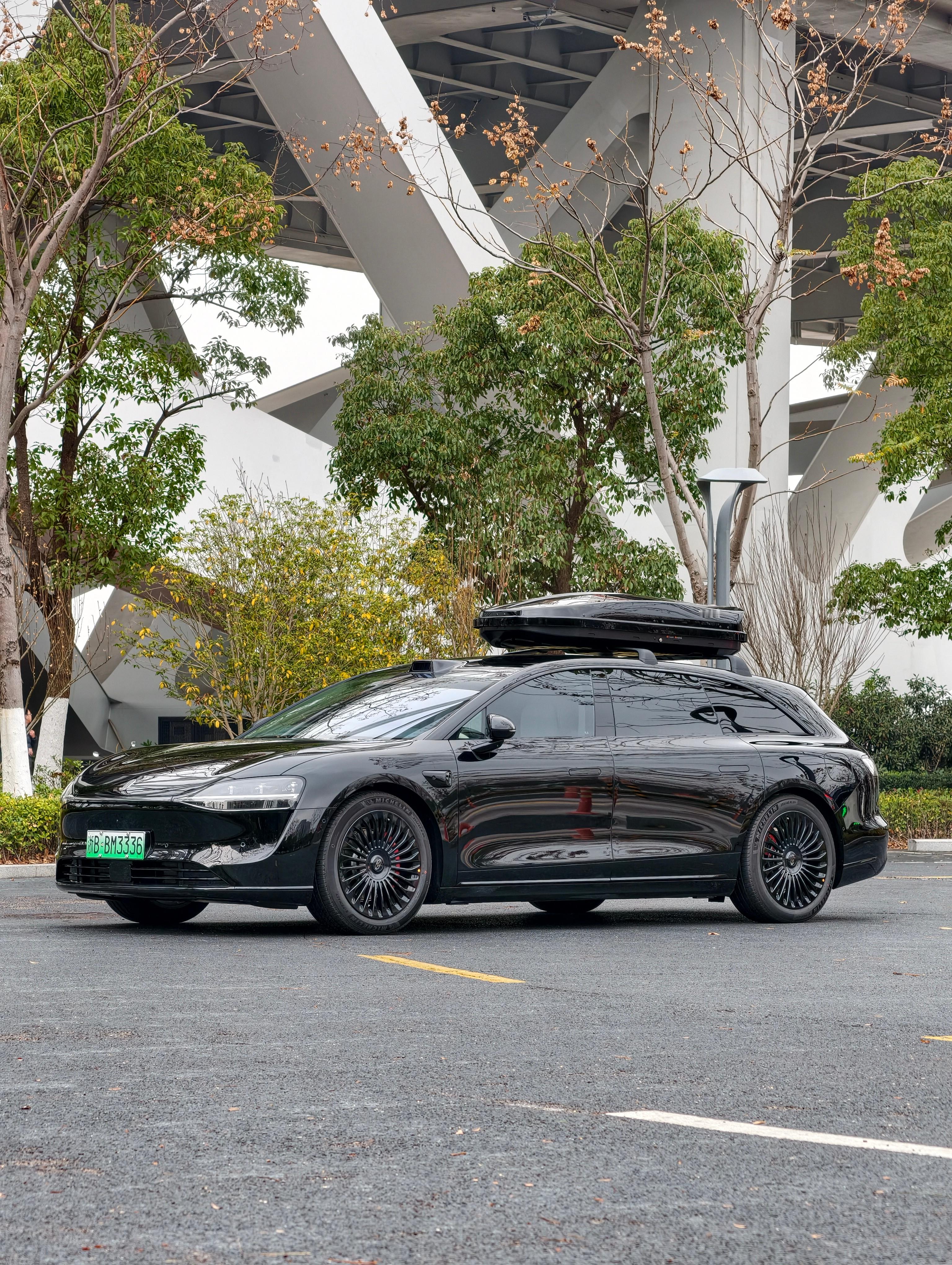 我的享界S9T 装上了车顶行李箱，果然旅行车颜值最顶的状态就这样！！！ 宁波