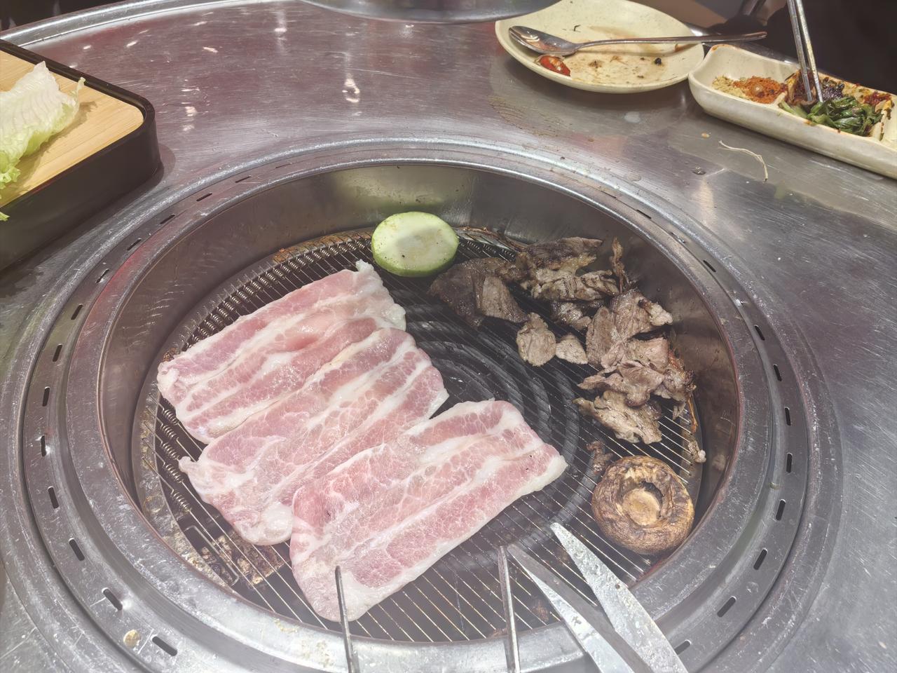 比吸烟危害更甚的不良习惯：
 
1.进食速度过快
2.肉类摄入过量
3.早餐长期