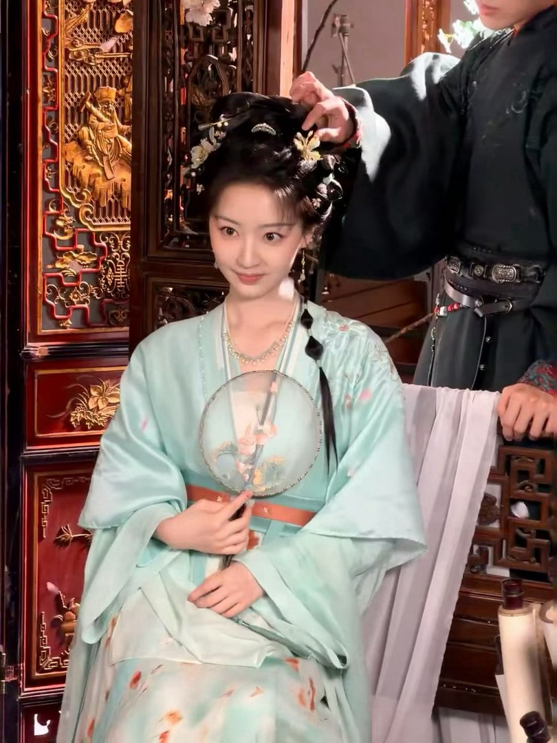 坤次方小情侣刚开机就这么甜蜜咋办吧 