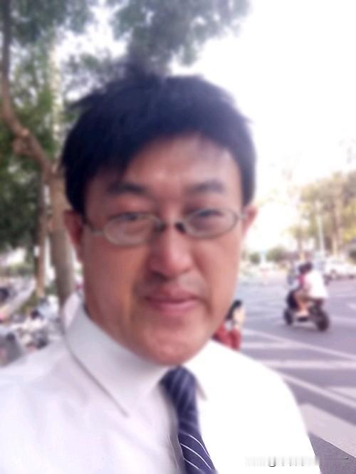 四十八岁男征婚
年龄四十八，目前在山东律所，175cm，140斤，法学研究生。