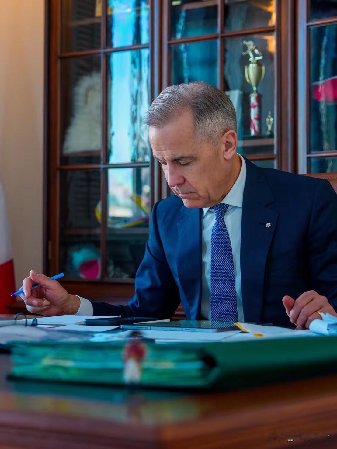 加拿大总理卡尼今天发文说：“我们正在重塑加拿大与中国的关系。作为我们新的战略伙伴