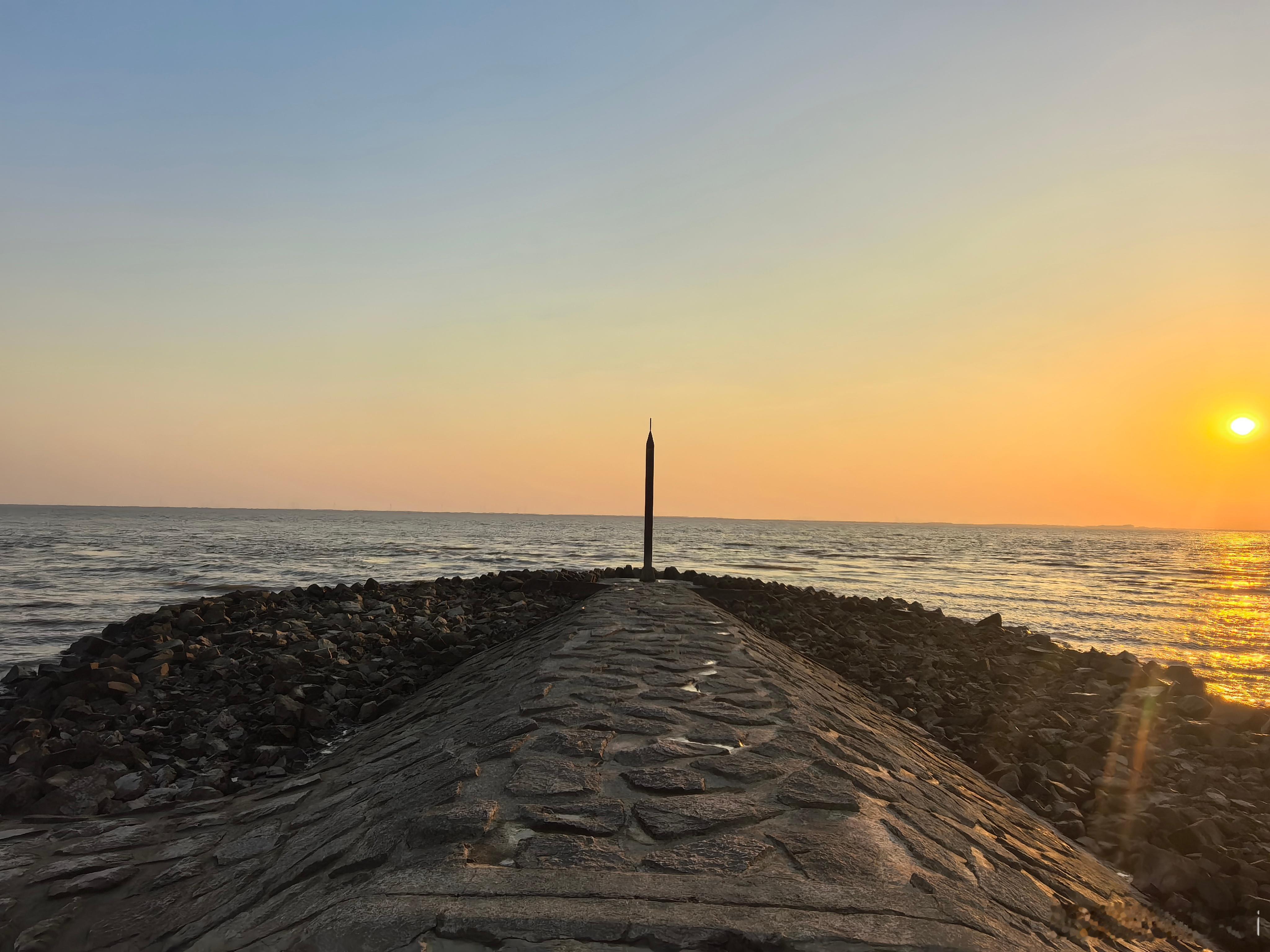 大家讨论经济和投资，要区分“实然”和“应然”，经济有很多种见解，但投资必须要基于