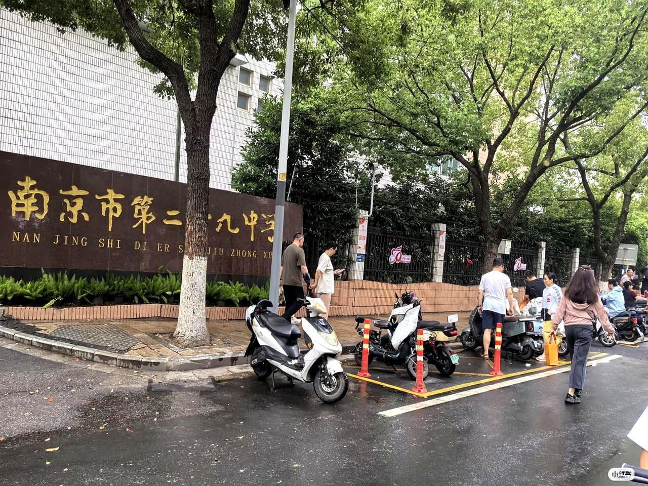 701分，直接把南京29中的理科线抬高到屏幕外。
理科6个屏蔽生，文科7个屏蔽生