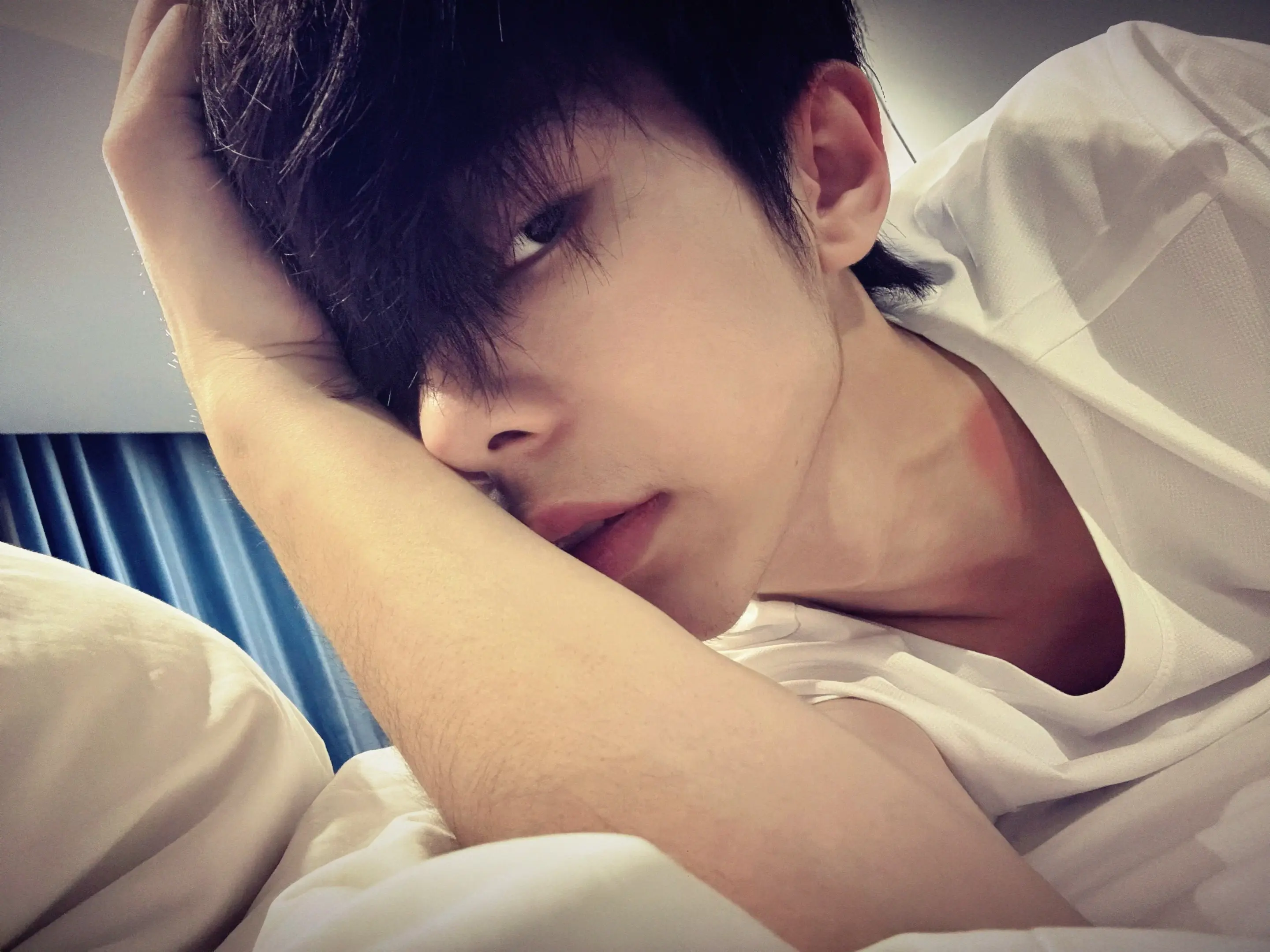 眼泪向下 我向上               一一 少男心事