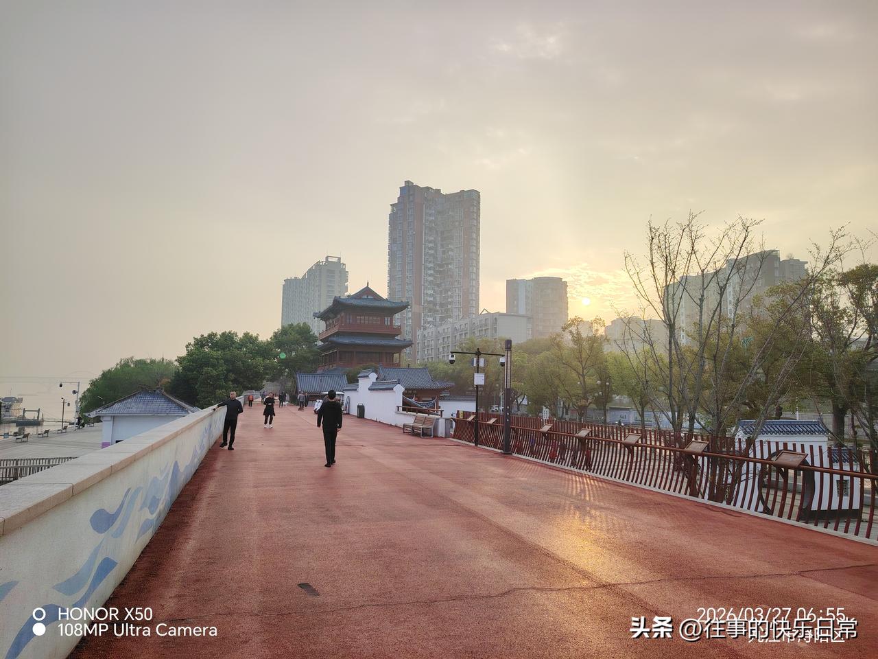 晒图笔记大赛3月27日长江岸边晨练赏日出美景