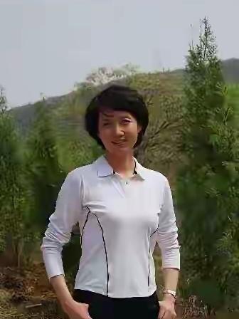 你们认识她吗？
她的才华横溢，就算是董卿、倪萍来了都是甘拜下风的存在
她的一生从