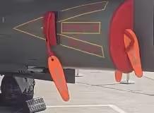 印度“光辉”战机迪拜航展现“渗液”名场面，纸袋接液遭全球嘲讽，印方澄清难止争议：