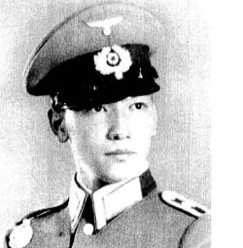 蒋纬国死后留下八盘录音带，让整个蒋家都坐不住了。

1997年9月22日，蒋纬国