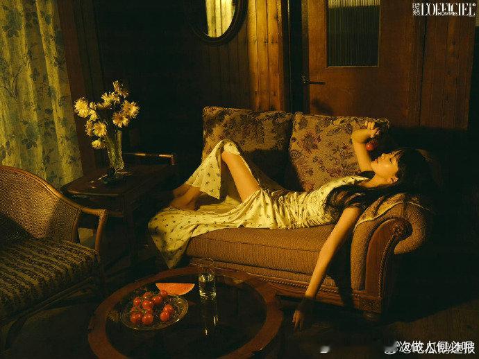 状态绝佳！安宥真素颜大片释出，安宥真素颜拍杂志 肌肤细腻通透。无妆感出镜超自信，
