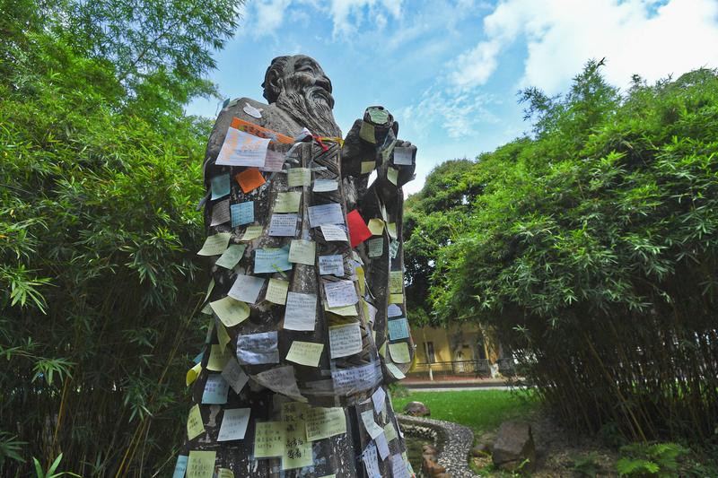 📜孔子焚书鼻祖：烧掉3120篇只留精品

都说秦始皇焚书，殊不知孔子才是“初代