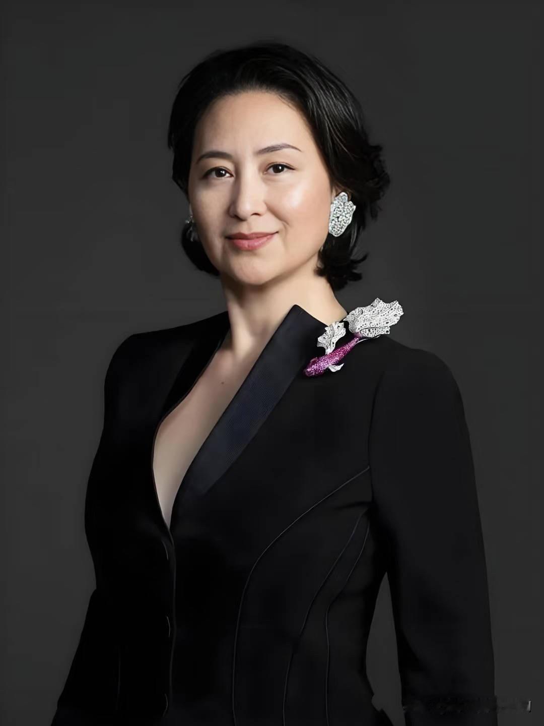 她每天都要不停地说，对自己的员工，对自己弟弟妹妹，对自己的家人，她总是在说。
