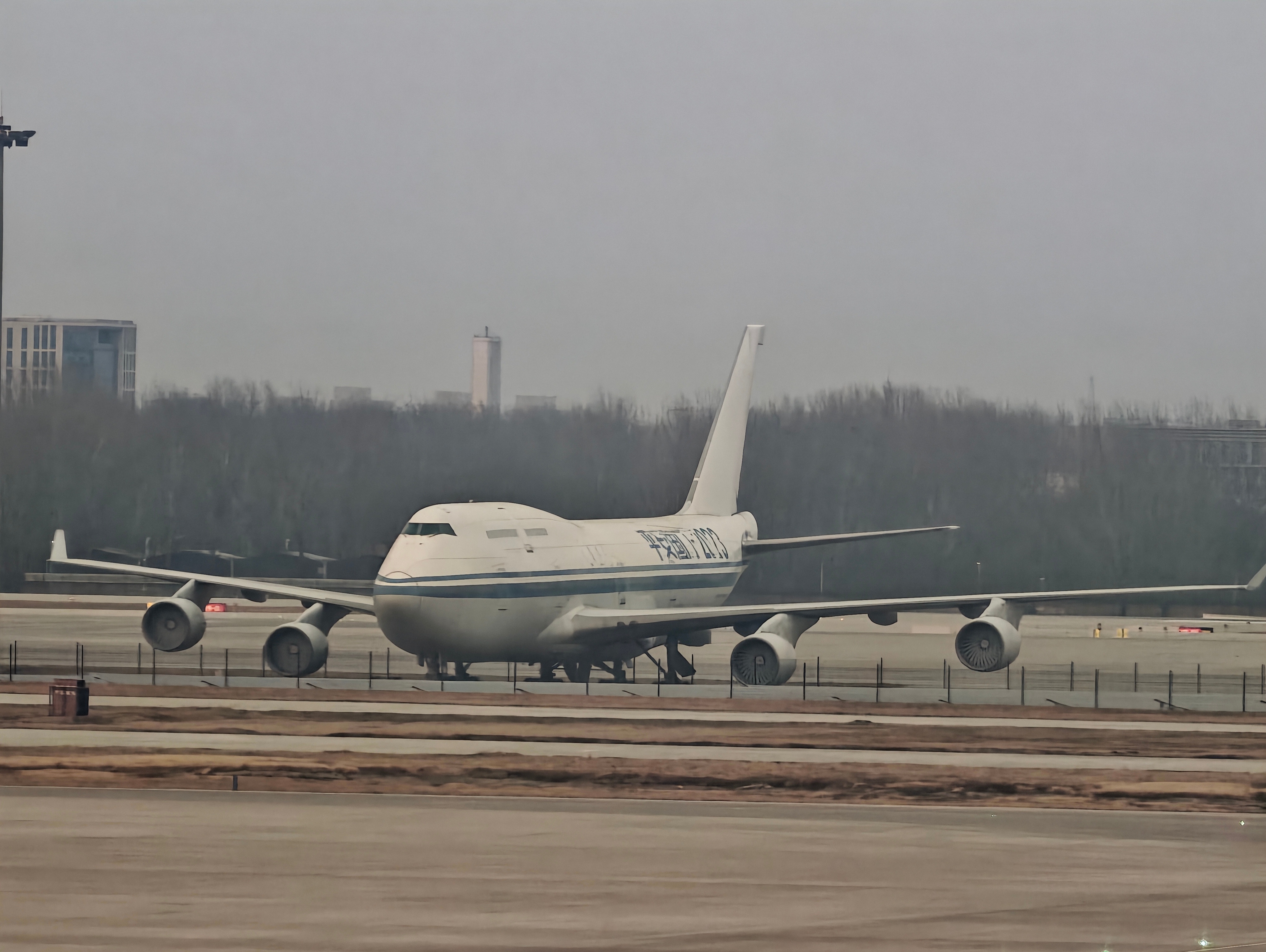 首都机场瞎拍都是相当老的机型了，能见到拍到不容易