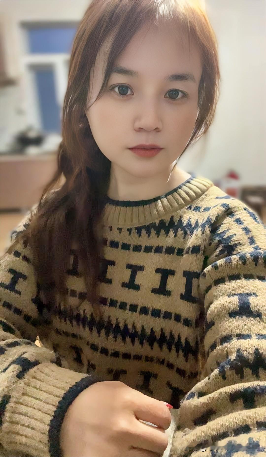 真诚征婚：征到删除贴。
女、80后、东北人、带男孩、个矮、打工中，没有独立小平住
