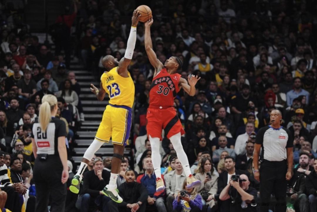 东契奇因家事缺席战猛龙，詹姆斯能率队战胜猛龙避免连败吗？

湖人今日开启客场之旅