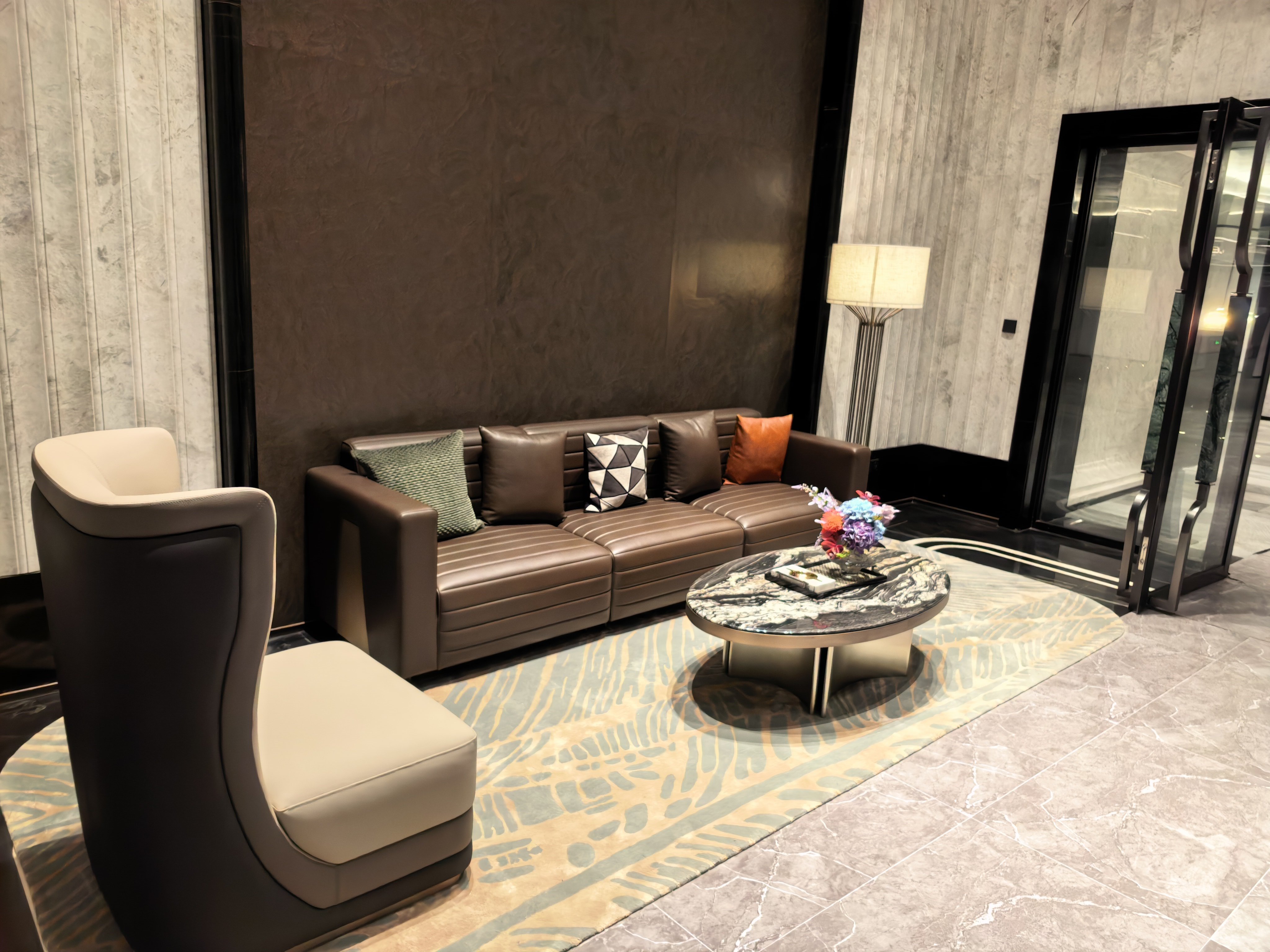 地下车库弄这么豪华 