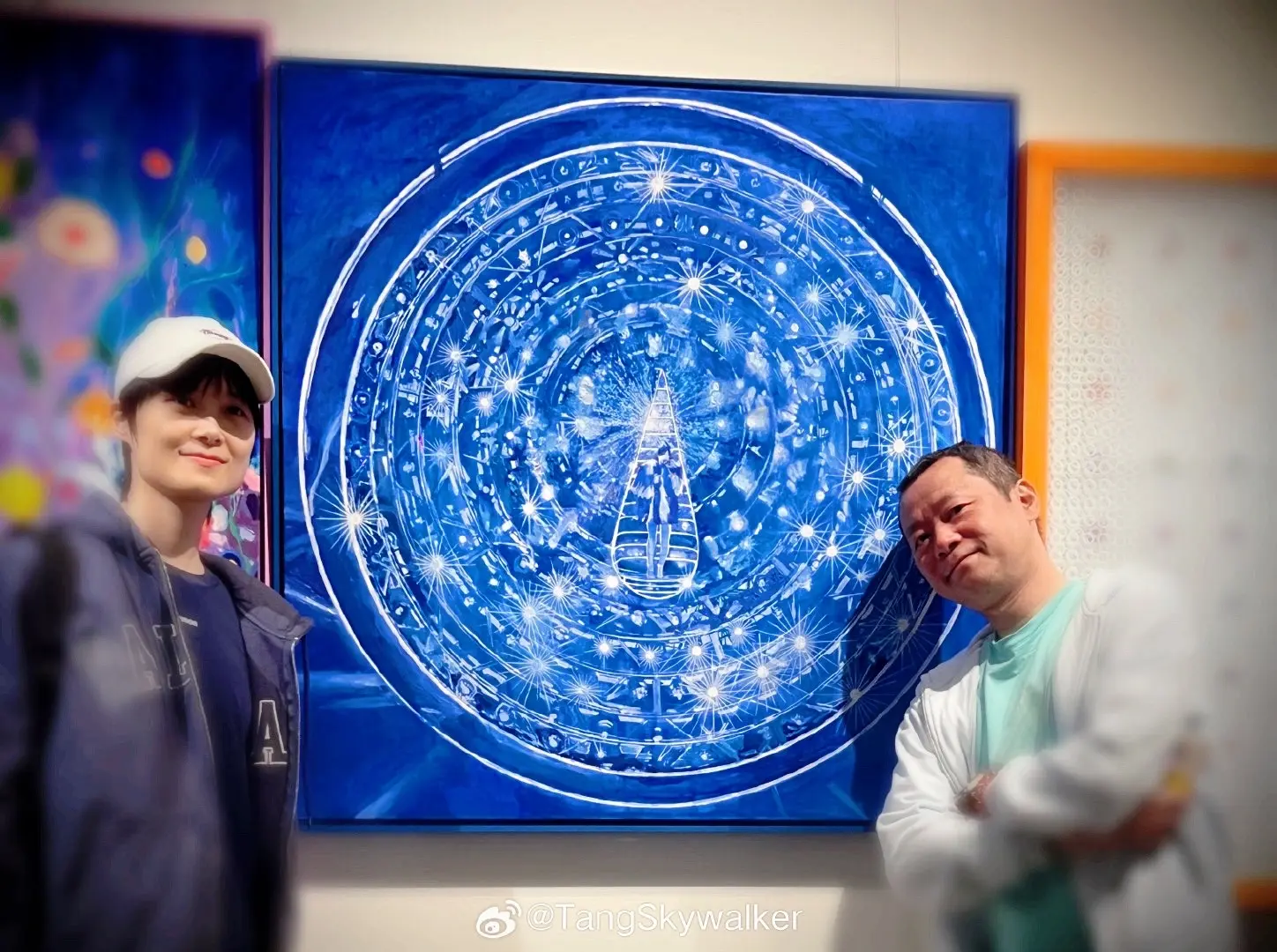 李宇春又去看展啦！！