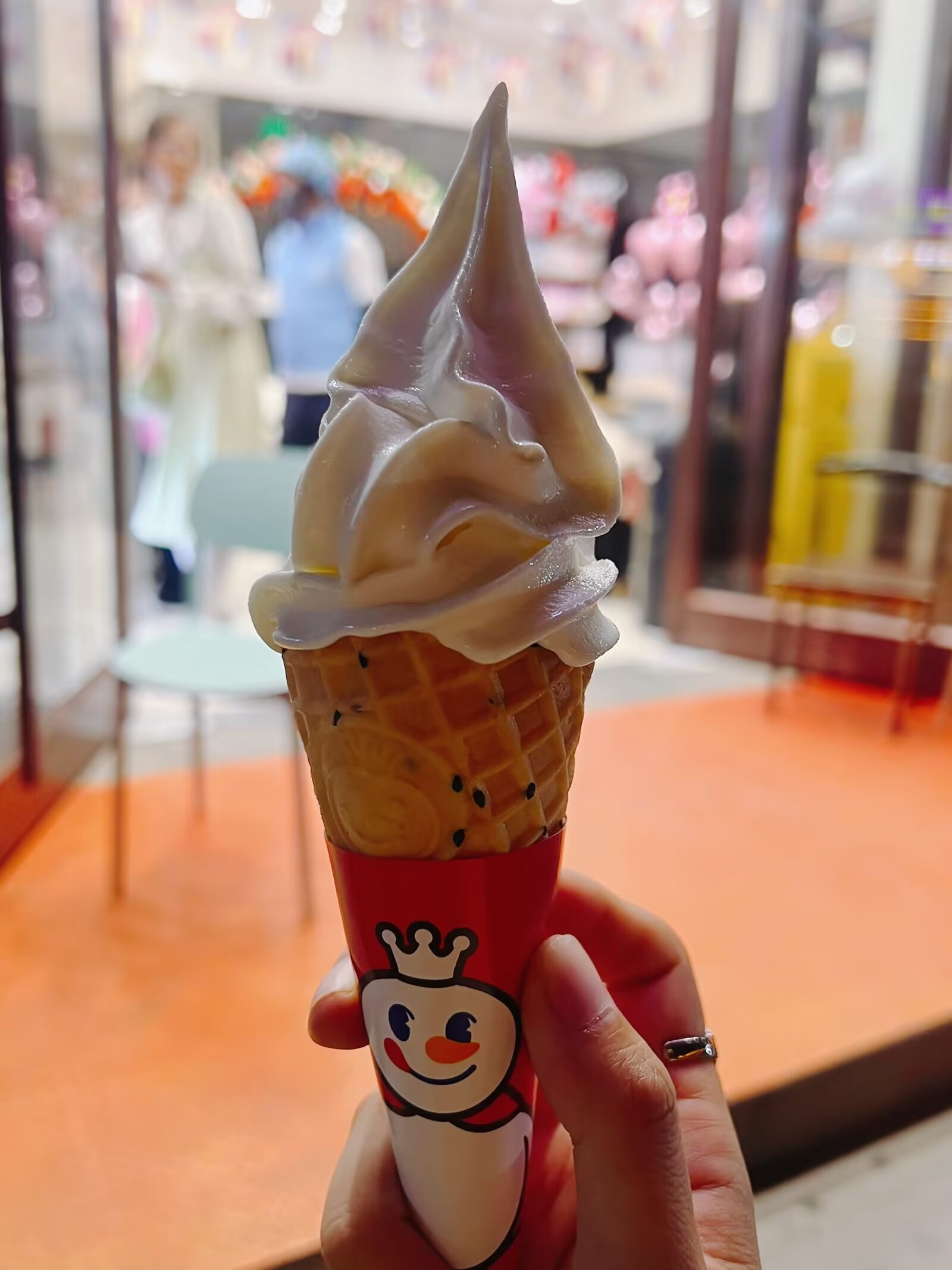 现在已经到了任何电影都可以不去电影院的年龄，但周星驰、王宝强作品除外～ 