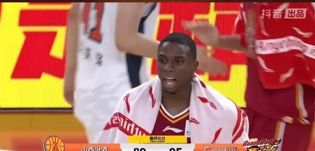 三分崩了，山西还赌他？
 
杰克逊去年在土耳其投得准，如今空窗半年，山西敢签就是