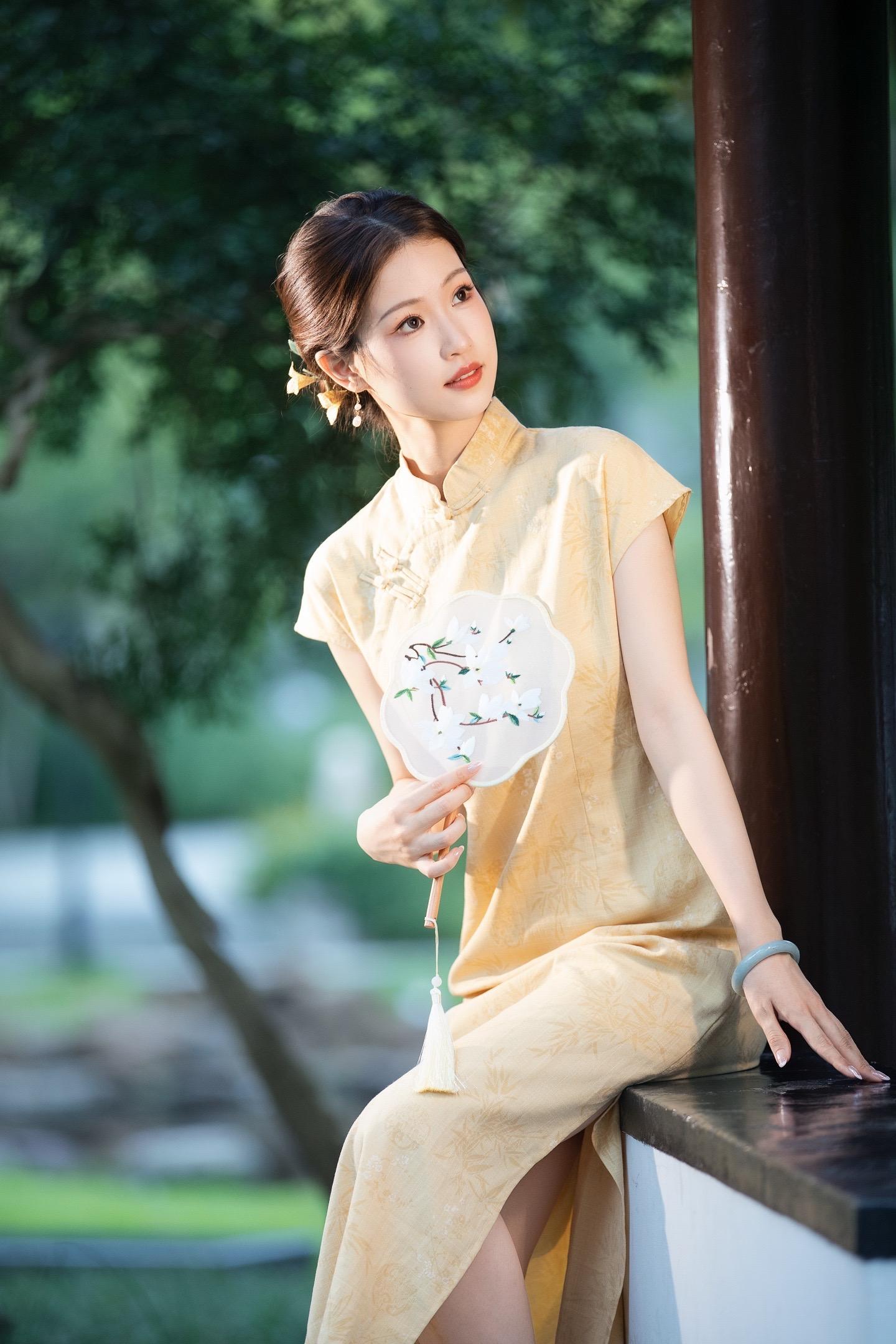 “仍见绿意繁盛的秋”