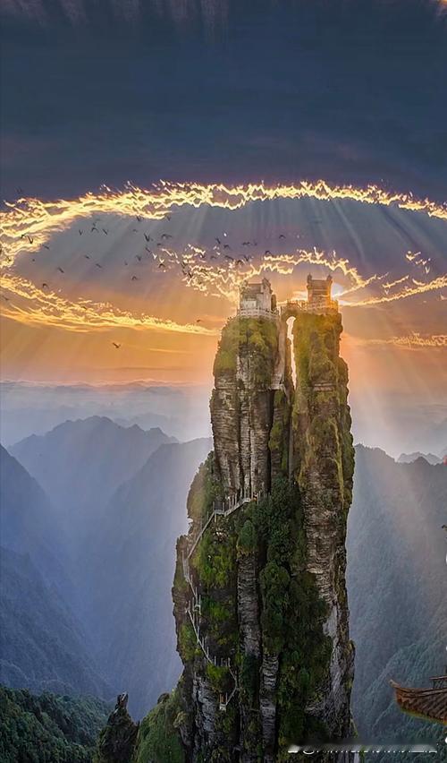 上联：山高不妒云之美，
下联：水阔能容日月光，
下联：江深自可纳辰星。