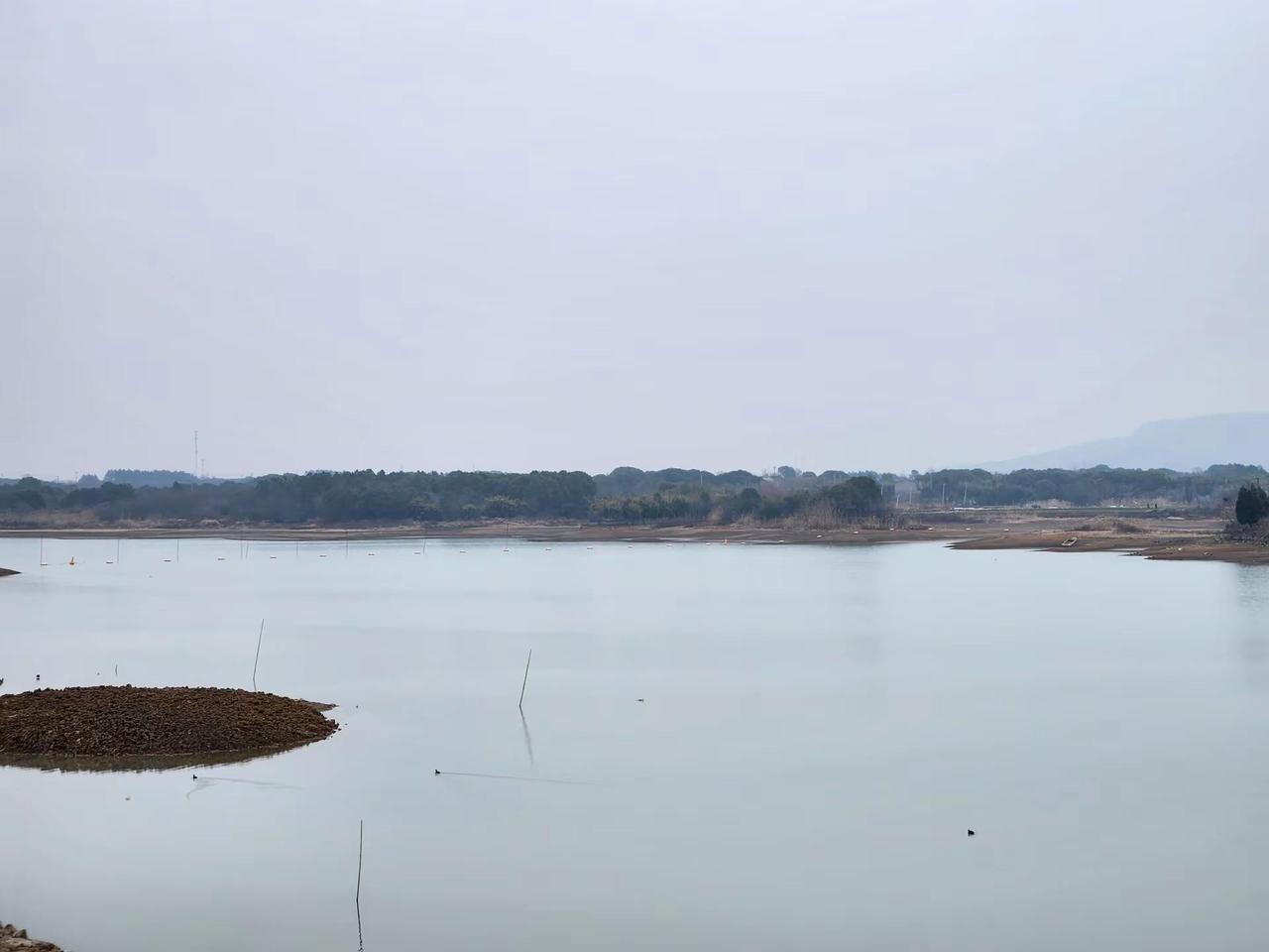 雪落湖间，心自安然