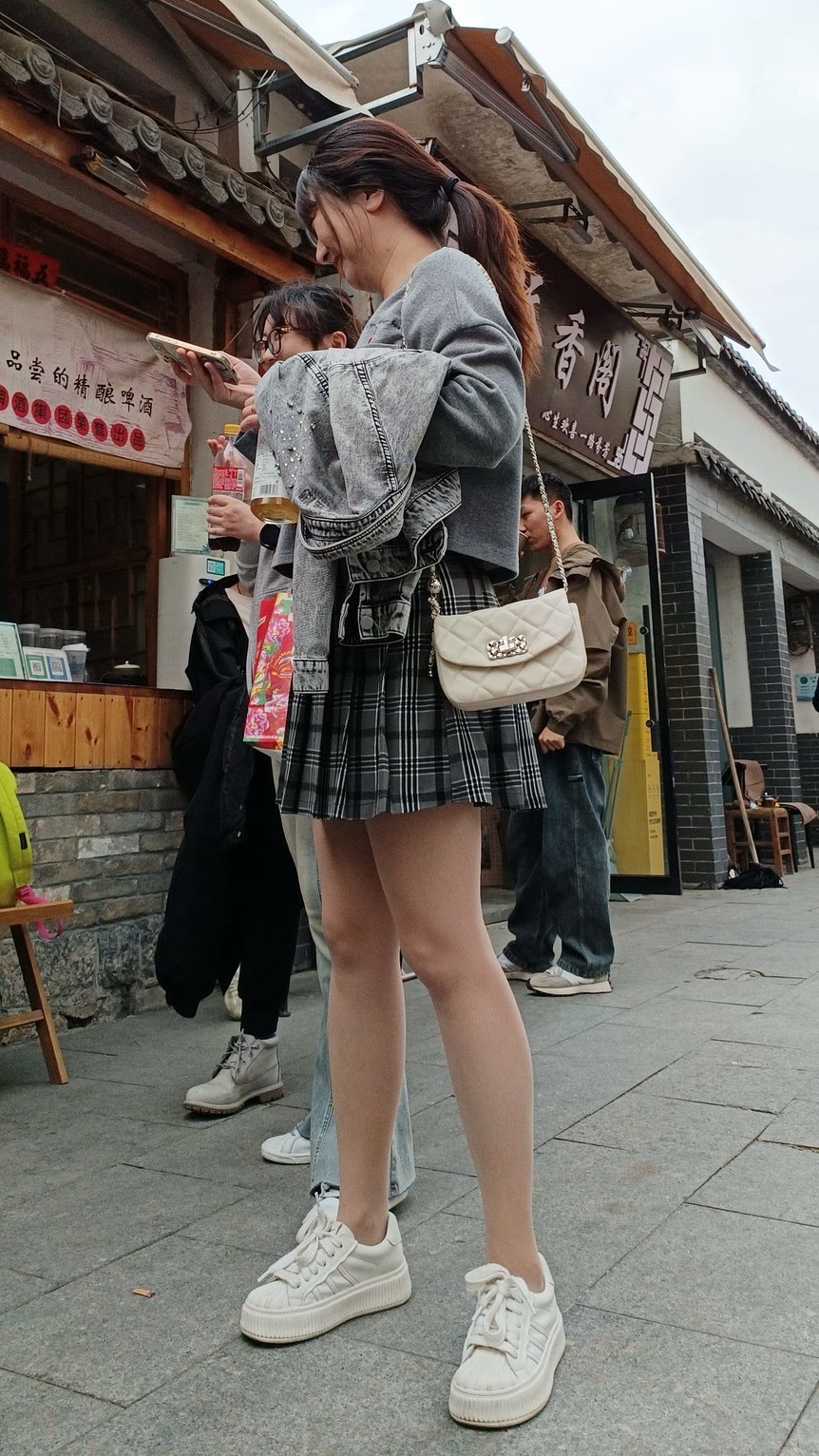 迷人的大长腿今日穿搭 ​​​