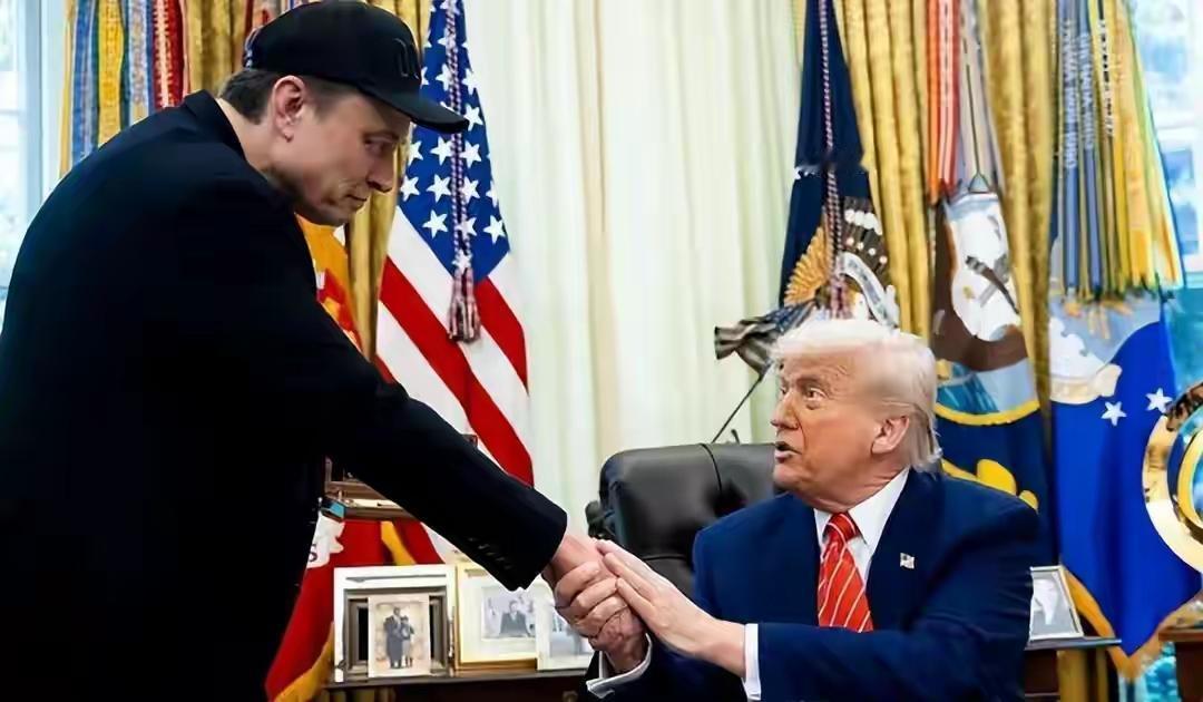 金主归位，裂痕难弥：马斯克的政治押注与体制困局
 
当中期选举的硝烟再起，埃隆·