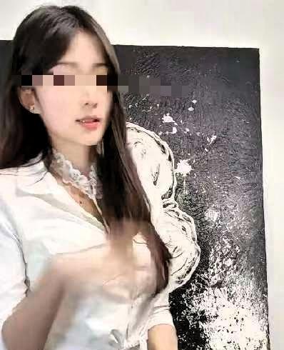 祁东98年的中专女教师徐某，居然嫌弃教师工资低。为了赚快钱，徐某尝试出卖自己的视